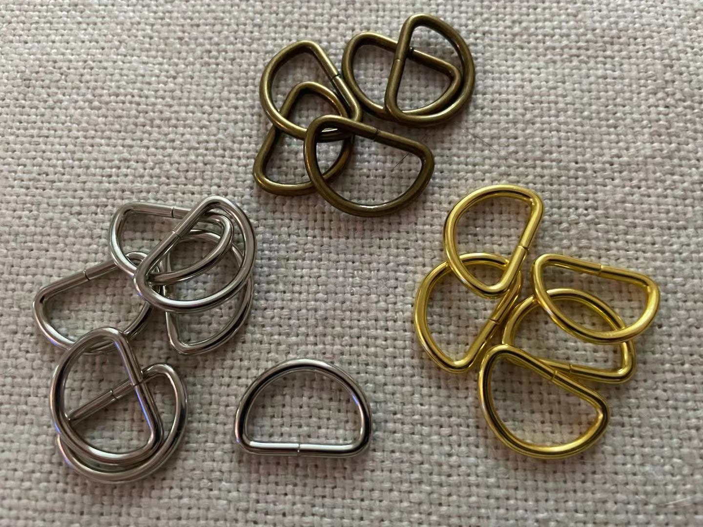 100 Wire Formed Lite D ring Silver or Gold